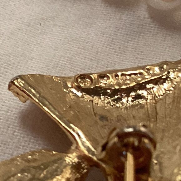 Set of 3 Goldtone Pins - Picture 8 of 8